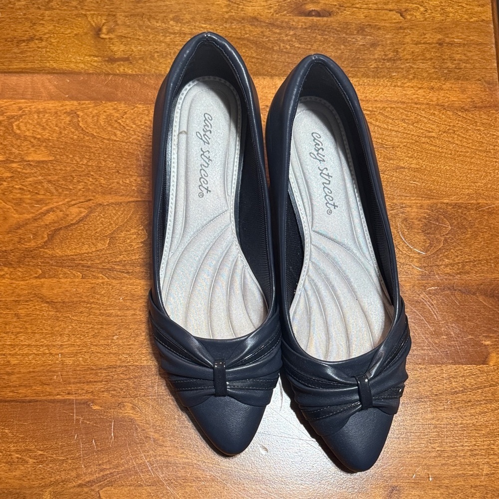 Easy Street Women's Classic Black Flats